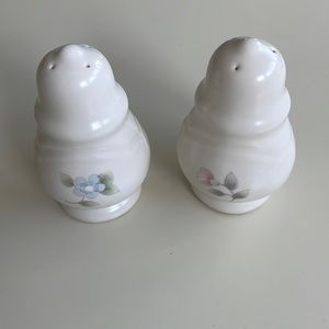 Pfaltzgraff Vintage Tea Rose Collection Salt & Pepper Shakers Set